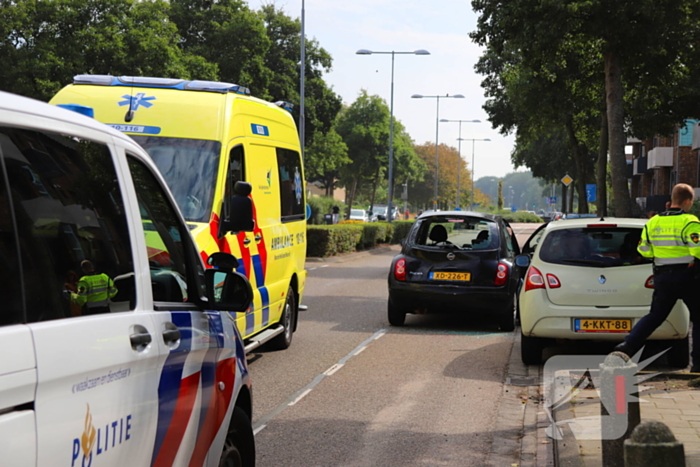 Fietser gewond bij aanrijding, autoruit gebarsten