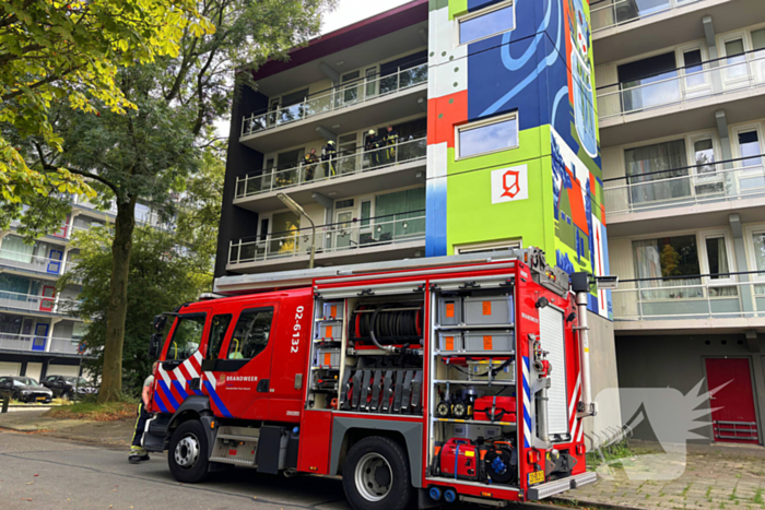 Brandweer controleert woning na melding van gaslucht