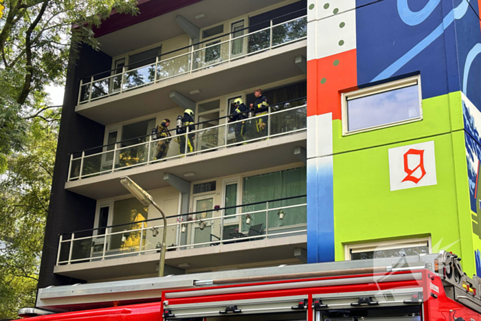 Brandweer controleert woning na melding van gaslucht