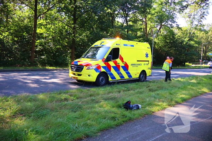 Opzittenden snorfiets ten val bij eenzijdig ongeval