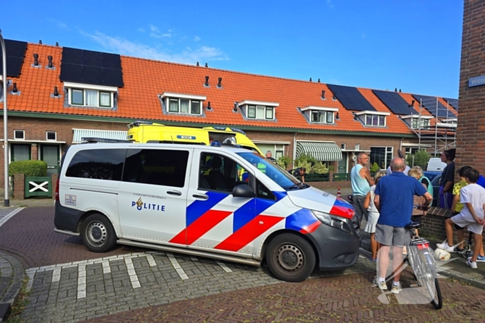 Scooterrijder zwaargewond bij botsing met bestelbus