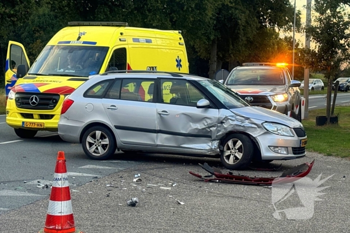 Twee gewonden nadat auto's op elkaar klappen