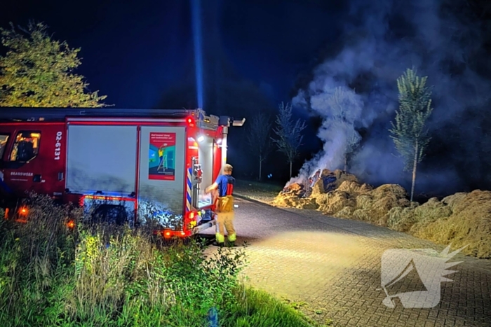 Hooibalen vliegen in brand