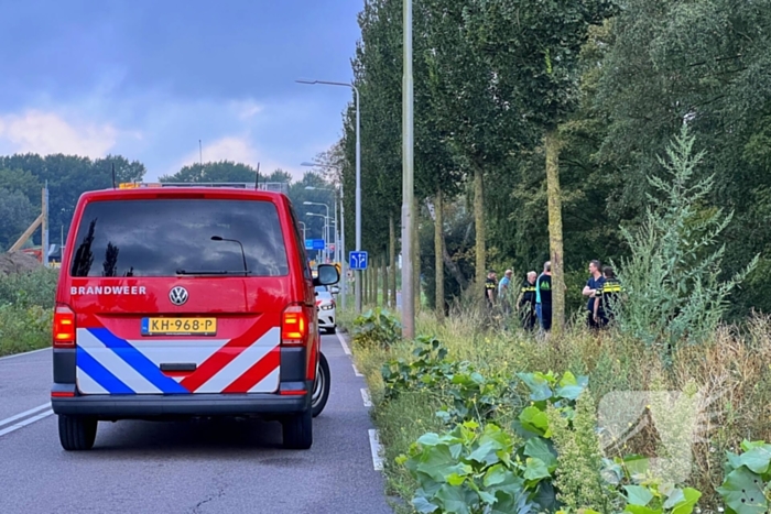 Overleden persoon aangetroffen in de berm