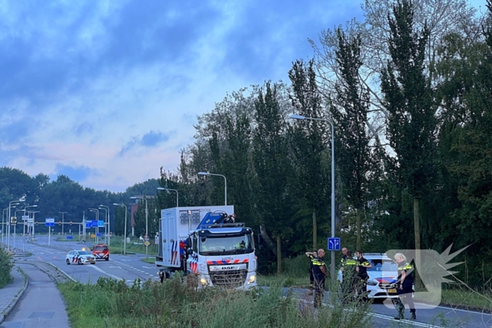 Overleden persoon aangetroffen in de berm