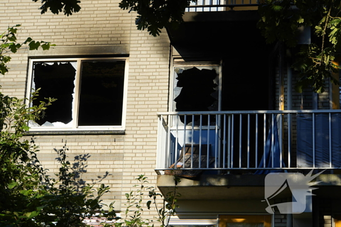 Uitslaande brand na explosie in woongebouw voor begeleid wonen