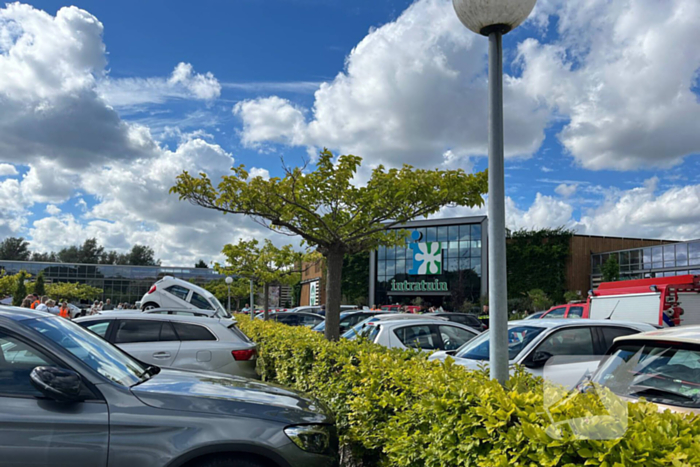 Grote ravage op parkeerplaats tuincentrum