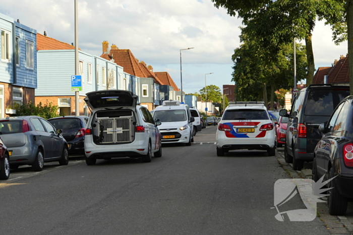 Politie zet woonblok dicht na mogelijke steekincident