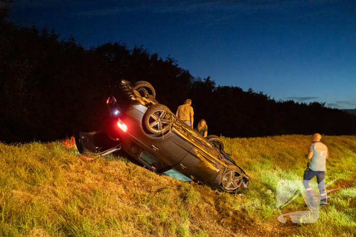 Dronken bestuurder crasht op afrit