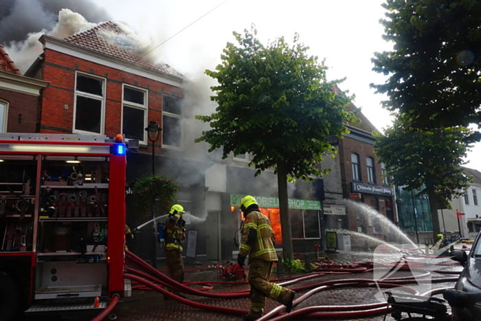 Veel rookontwikkeling bij brand in winkel