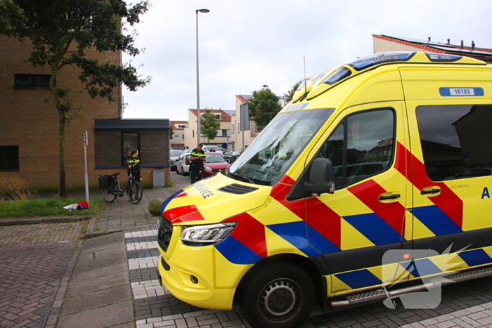 Fietser gewond naar ziekenhuis