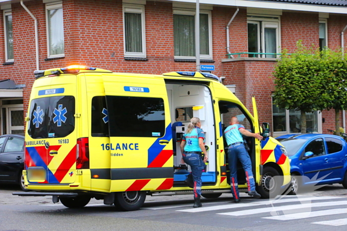 Fietser gewond naar ziekenhuis