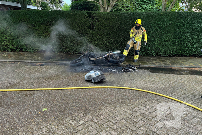 Motor volledig verwoest door brand