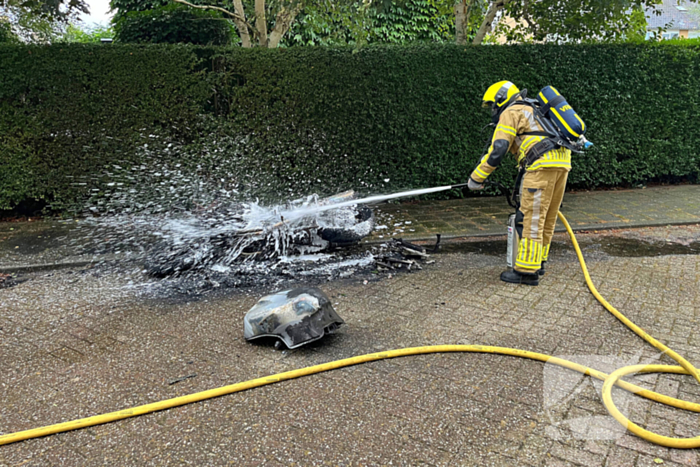 Motor volledig verwoest door brand