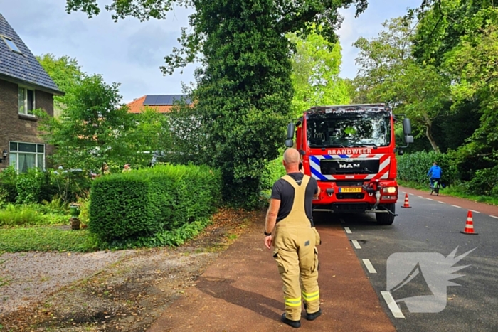 Brandweer en nutsbedrijf onderzoeken gaslek in woning