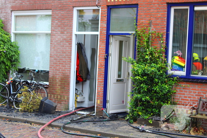 Huis onbewoonbaar na felle woningbrand