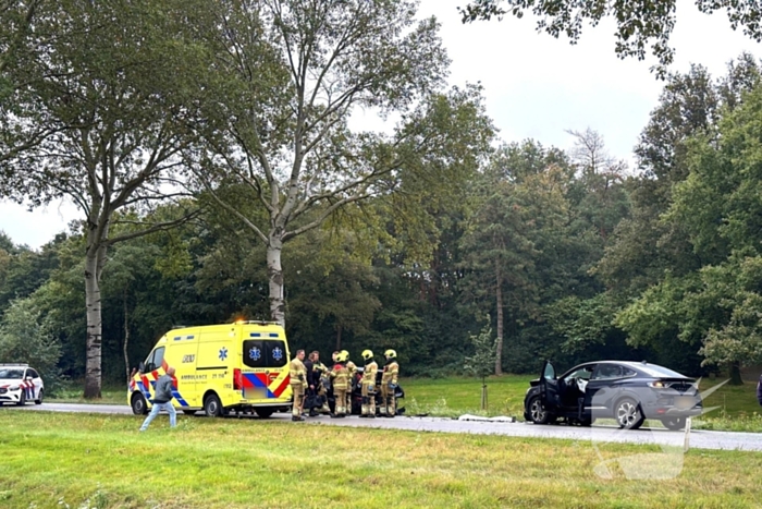 Gewonden en auto zwaar beschadigd bij kettingbotsing