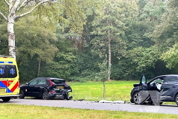 Gewonden en auto zwaar beschadigd bij kettingbotsing