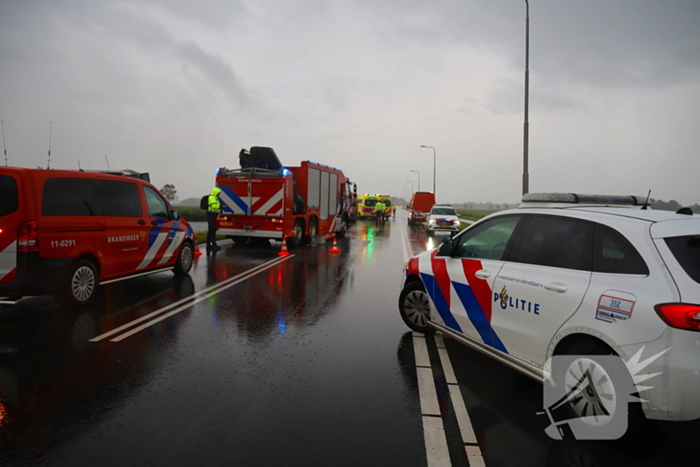 Omstanders verrichten heldendaad en redden te water geraakte automobilist