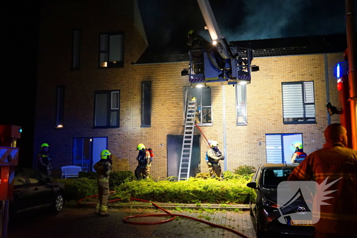 Buurtbewoners geëvacueerd wegens uitslaande brand