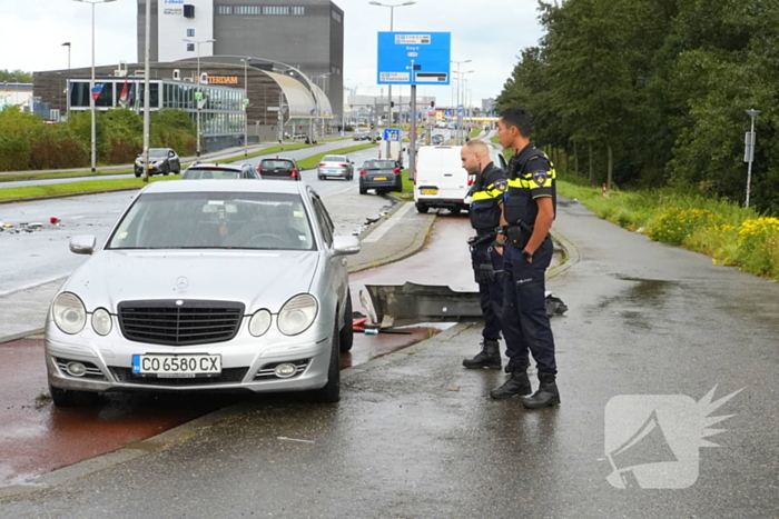 Veel schade bij aanrijding tussen bestelbus en een personenauto