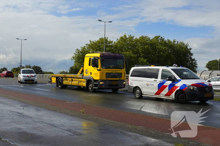 Veel schade bij aanrijding tussen bestelbus en een personenauto