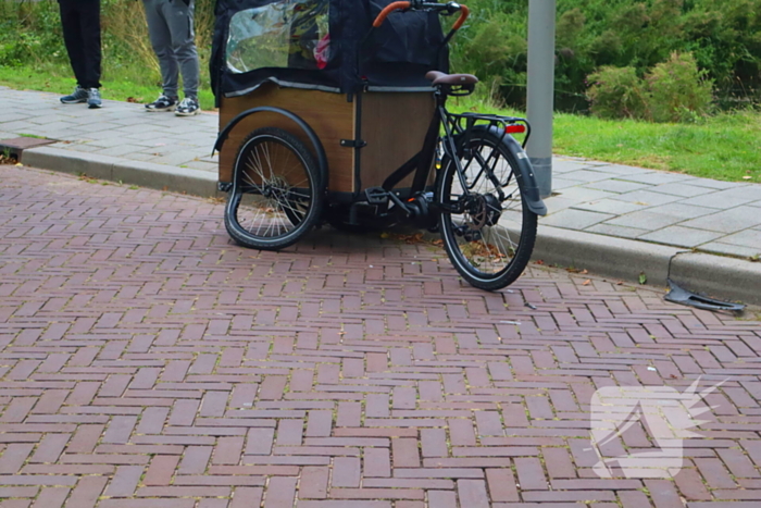 Moeder en kind op bakfiets in botsing met personenauto