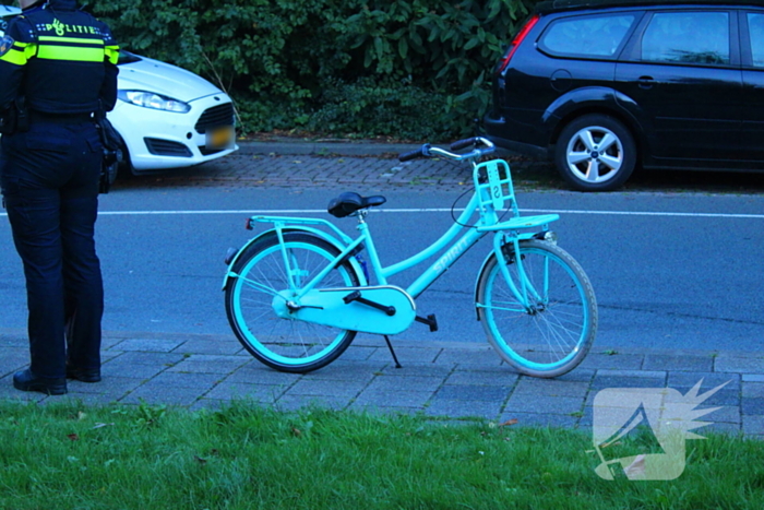 Fietsend kind gewond bij botsing met auto