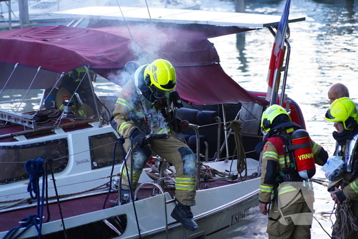 Brandweer ingezet door rookontwikkeling op plezierjacht