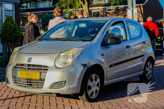 Oudere man met fiets aangereden door personenautoo