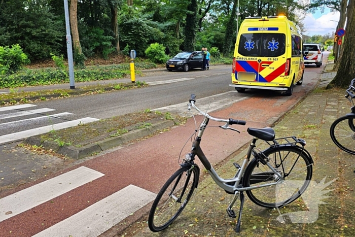 Fietser aangereden door automobilist op rotonde