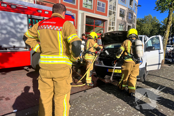 Veel rookontwikkeling bij brand in auto