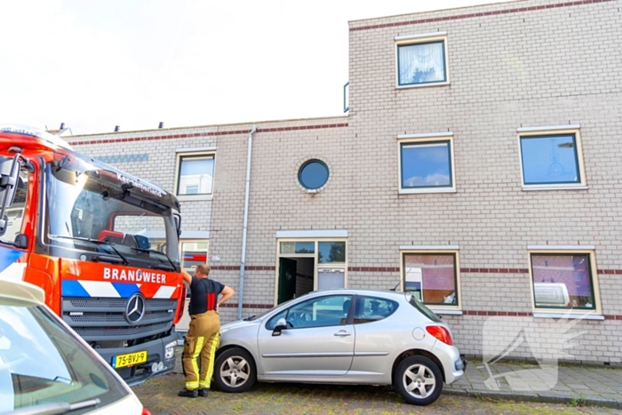 Oplettende buren merken afgaande rookmelder op, bewoners in slaap gevallen