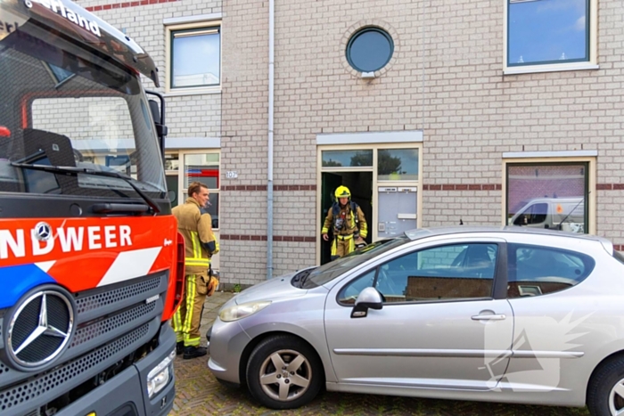 Oplettende buren merken afgaande rookmelder op, bewoners in slaap gevallen