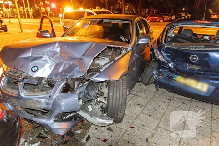 Auto veroorzaakt kettingreactie bij nachtelijk ongeval