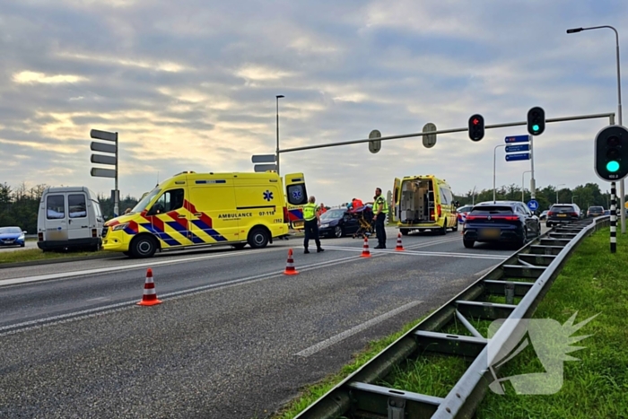 Meerdere gewonden bij botsing tussen twee voertuigen