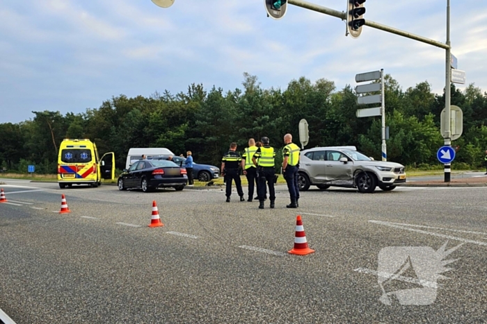 Meerdere gewonden bij botsing tussen twee voertuigen