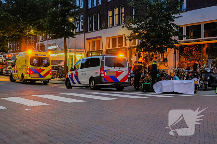 Maaltijdbezorger op fiets Aangereden door automobilist