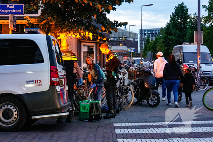 Maaltijdbezorger op fiets Aangereden door automobilist