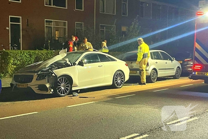 Auto zwaar beschadigd na explosie