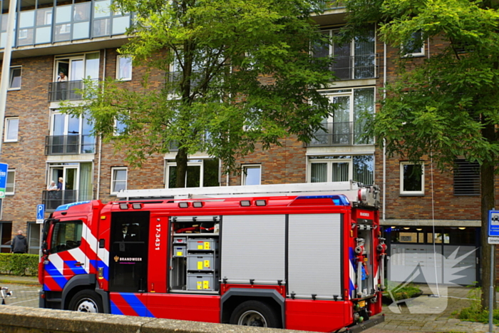 Brandweer zet extra middelen in bij brand in flat