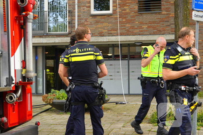 Brandweer zet extra middelen in bij brand in flat