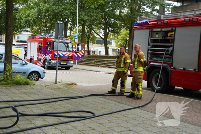 Brandweer zet extra middelen in bij brand in flat