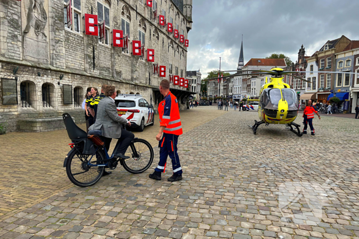 Traumahelikopter landt midden in het centrum