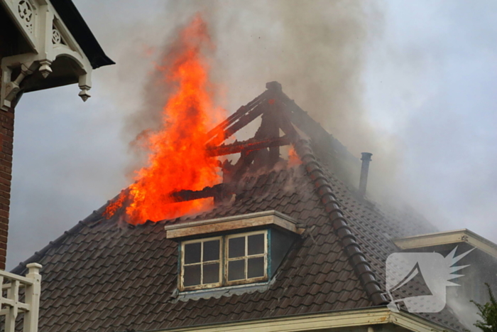 Grote rookontwikkeling bij woningbrand