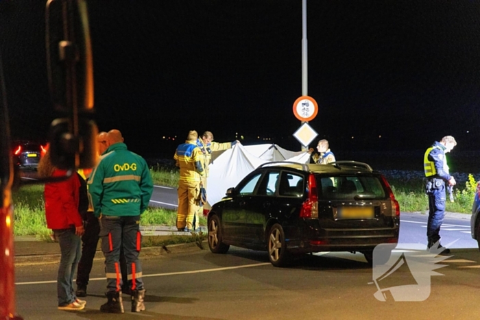 Fietser overlijd na botsing met auto