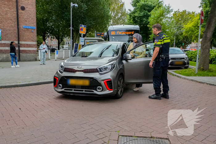 Scooter met twee opzittenden aangereden door automobilist