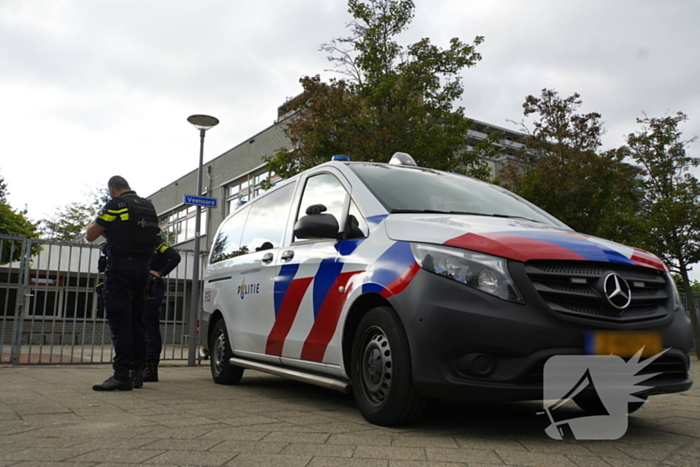 Politie onderzoekt vuurwapenmelding op School