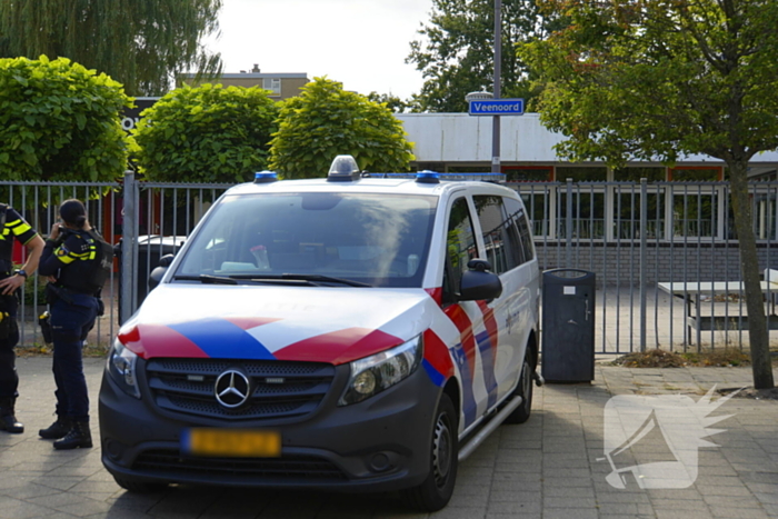 Politie onderzoekt vuurwapenmelding op School