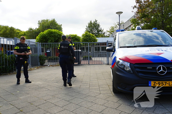 Politie onderzoekt vuurwapenmelding op School